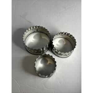 Vintage Nutbrown Baking Metal Pastry Cookie Biscuit Cutters x3.